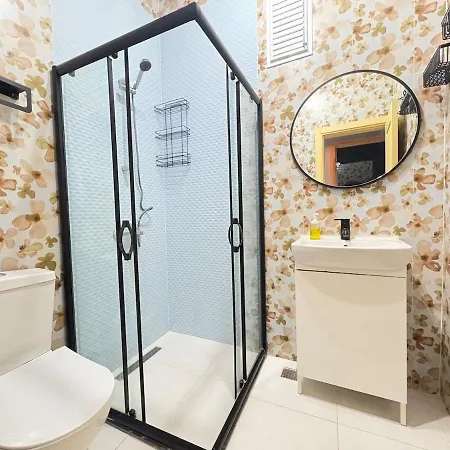 High Ceiling Cozy With 3 Bedroom Beyoglu Estambul
