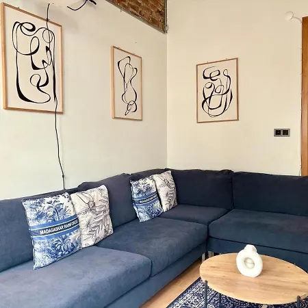Apartment High Ceiling Cozy With 3 Bedroom Beyoglu