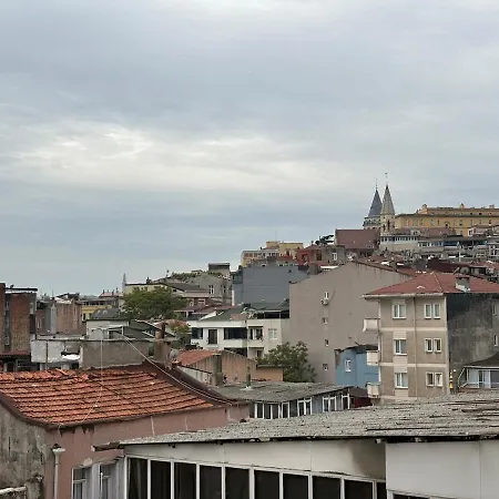 High Ceiling Cozy With 3 Bedroom Beyoglu Apartment