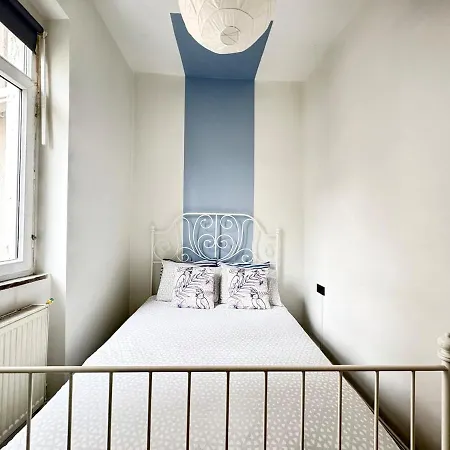 High Ceiling Cozy With 3 Bedroom Beyoglu Apartment Istanbul