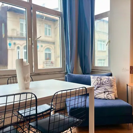 Apartment High Ceiling Cozy With 3 Bedroom Beyoglu *