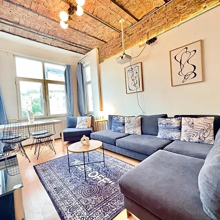 High Ceiling Cozy With 3 Bedroom Beyoglu
