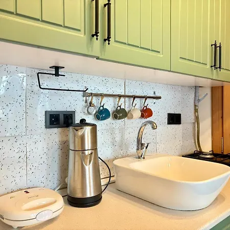 Apartment High Ceiling Cozy With 3 Bedroom Beyoglu *