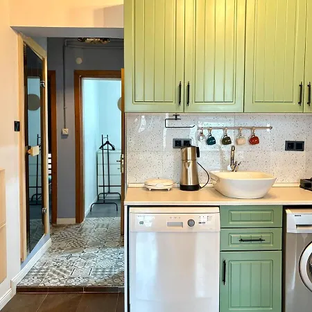Apartment High Ceiling Cozy With 3 Bedroom Beyoglu *