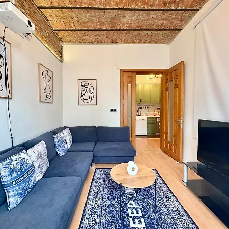 High Ceiling Cozy With 3 Bedroom Beyoglu Apartment Istanbul