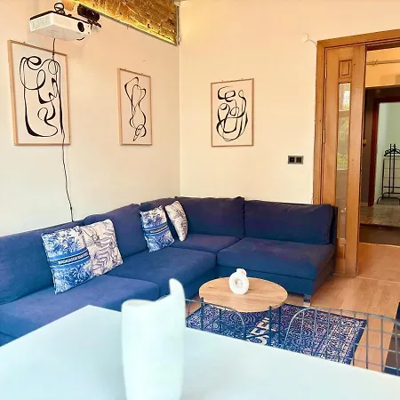 High Ceiling Cozy With 3 Bedroom Beyoglu *