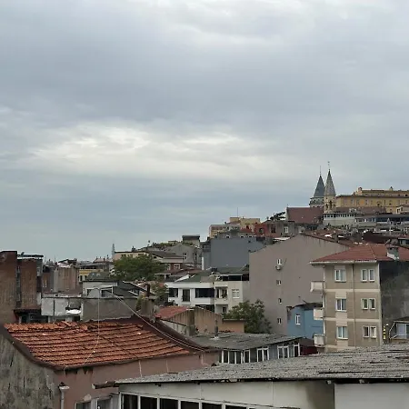 High Ceiling Cozy With 3 Bedroom Beyoglu
