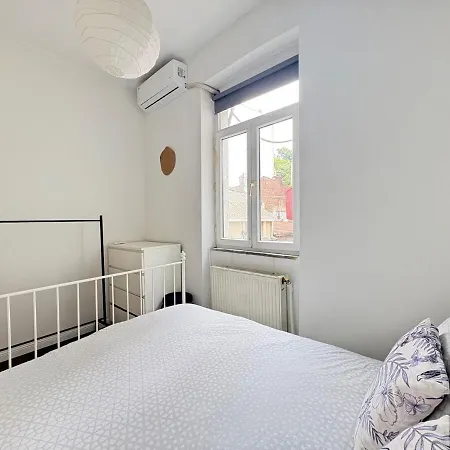 High Ceiling Cozy With 3 Bedroom Beyoglu