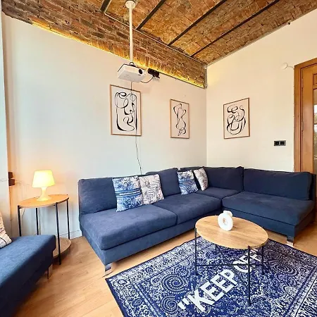 High Ceiling Cozy With 3 Bedroom Beyoglu Apartment