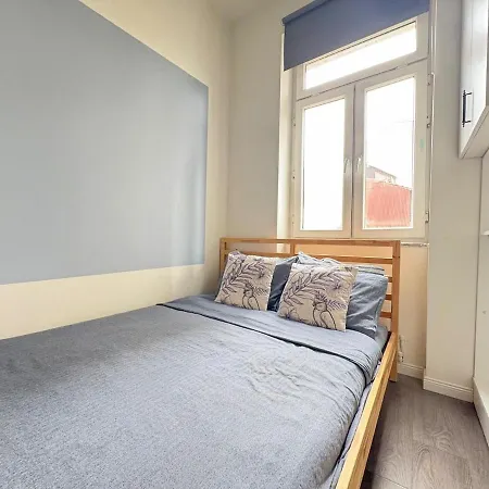 High Ceiling Cozy With 3 Bedroom Beyoglu