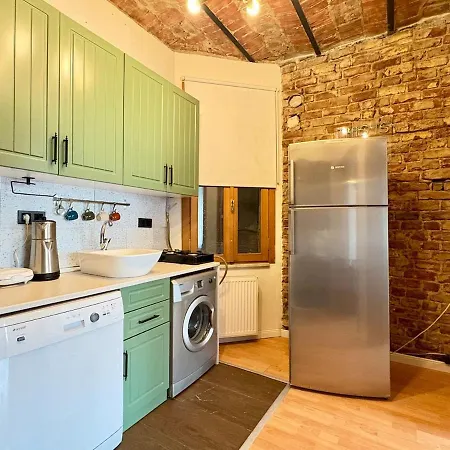 Apartment High Ceiling Cozy With 3 Bedroom Beyoglu *