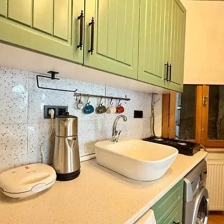 High Ceiling Cozy With 3 Bedroom Beyoglu Apartment Istanbul