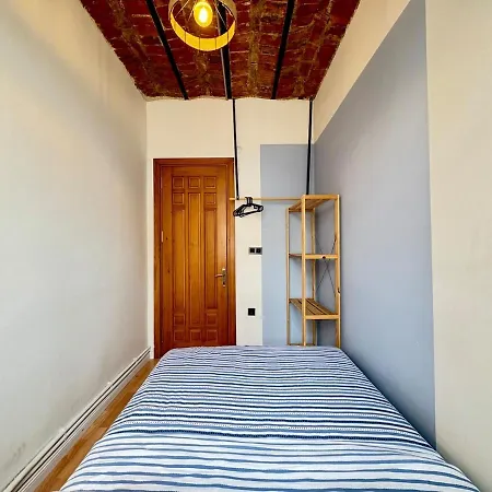 High Ceiling Cozy With 3 Bedroom Beyoglu