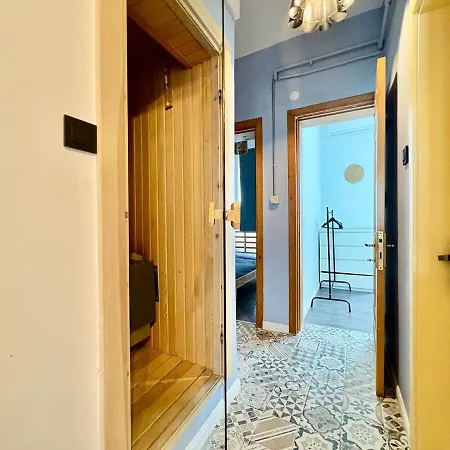 High Ceiling Cozy With 3 Bedroom Beyoglu Apartment