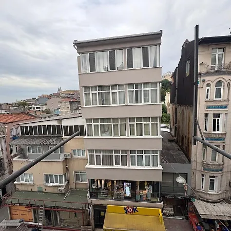 High Ceiling Cozy With 3 Bedroom Beyoglu Apartment *