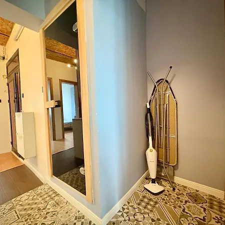 High Ceiling Cozy With 3 Bedroom Beyoglu Apartment *